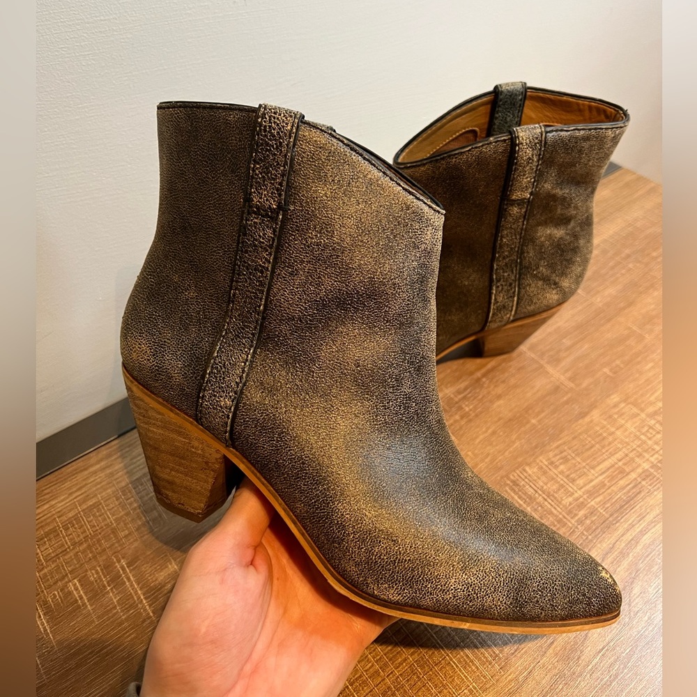 FRYE AND CO. Womens Size‎ 8 Distressed Toe Slip On Booties